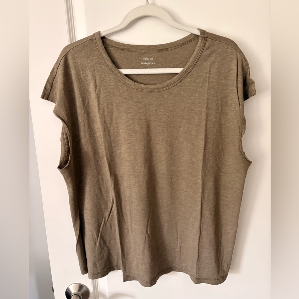 Banana Republic Factory Olive Green Short Sleeve Crewneck Top